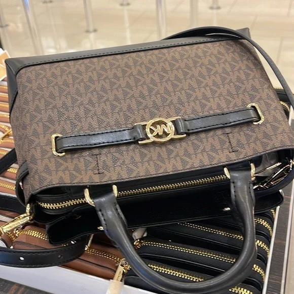 Michael Kors Reed Small Belted Logo Satchel Crossbody Center Zip Bag Purse
NWT - Picture 7 of 16